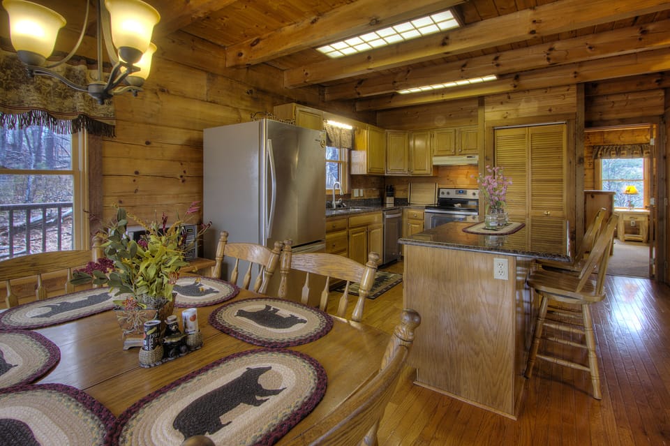 Dining Area - Meals with family are the best