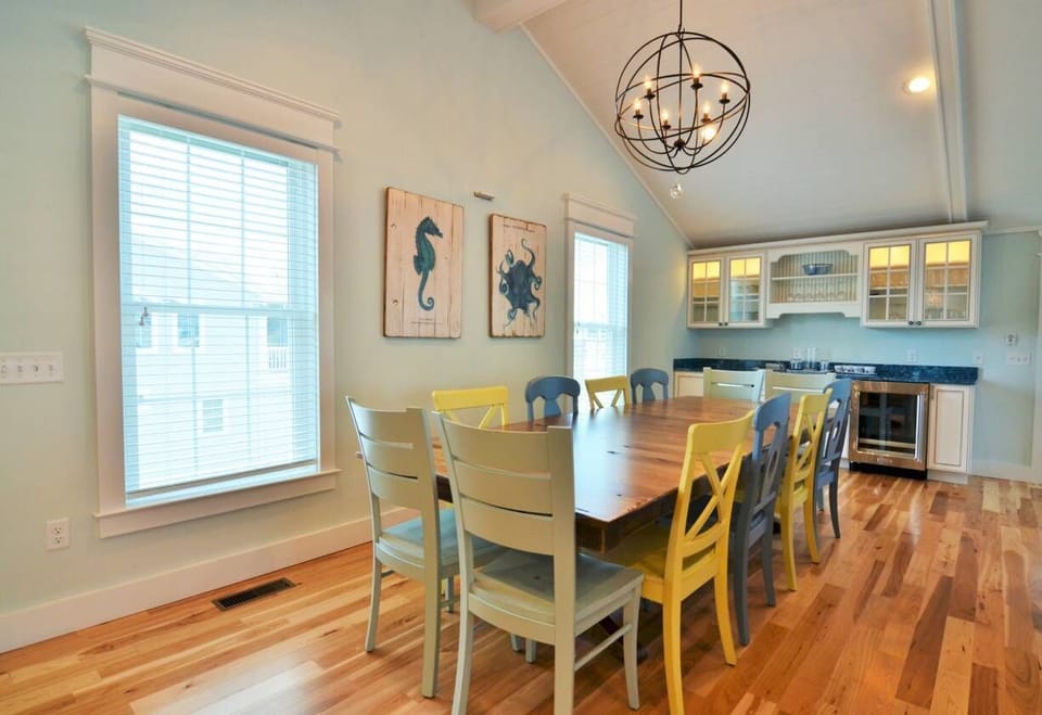 9-Dining Area