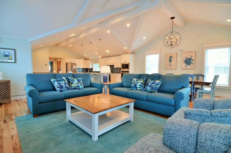 6-Living Area View 3