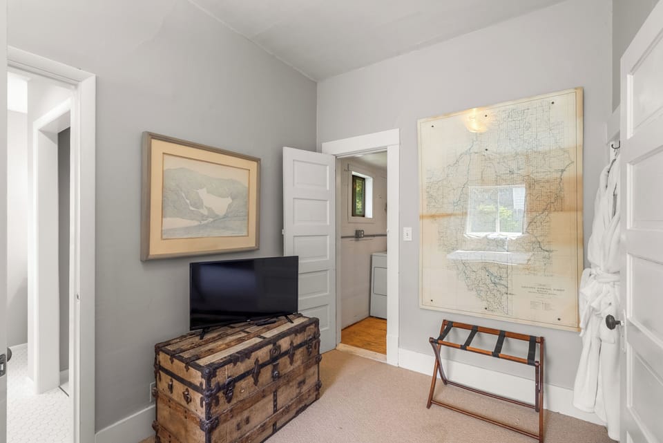 Walk through bonus bedroom between Main Level bedroom 1 and the attached bath, great separate but adjoining room