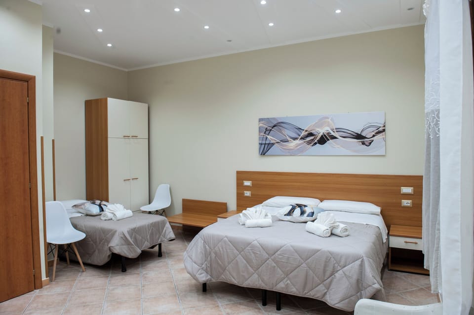Triple Room (  4  ) | Desk, iron/ironing board, free WiFi