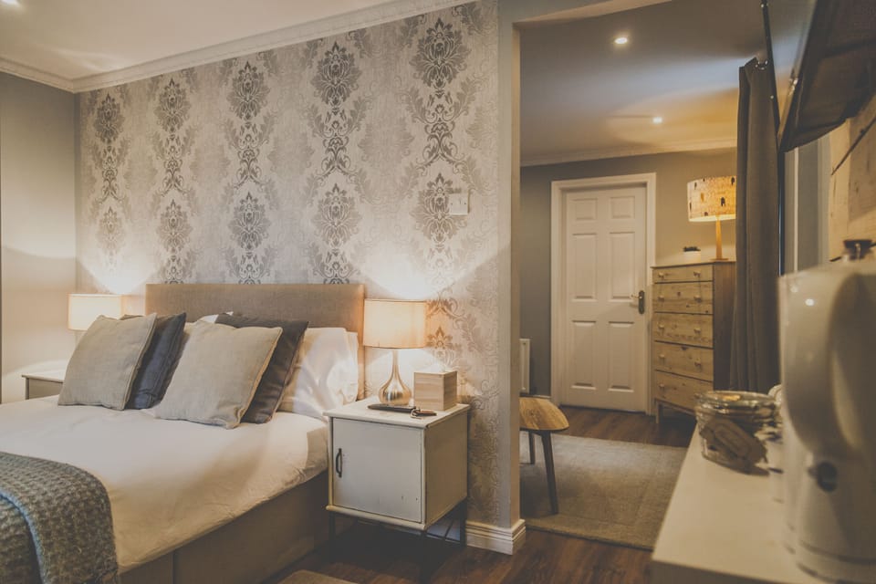 Deluxe Double Room, 1 Double Bed | Individually decorated, individually furnished, blackout drapes