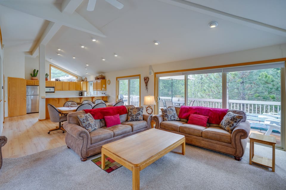 Interior | Open Floor Plan | Free WiFi