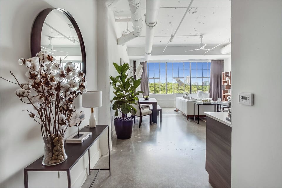 Le Noir Et Blanc Entryway