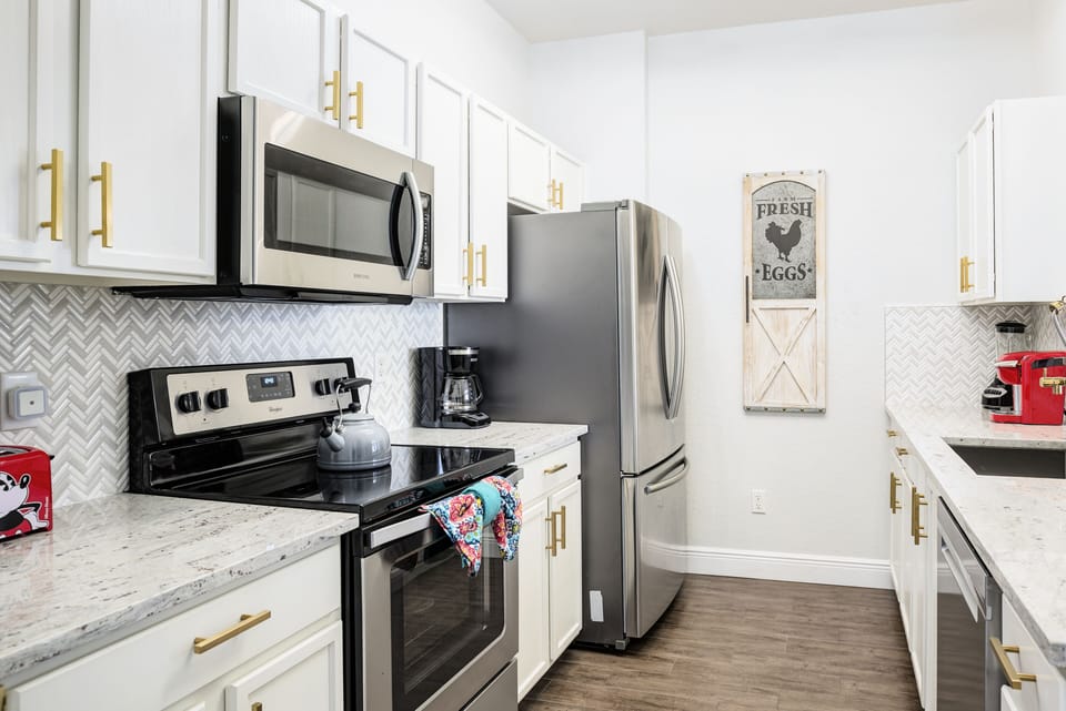 Fully upgraded & fully equipped kitchen with every imaginable small appliance.