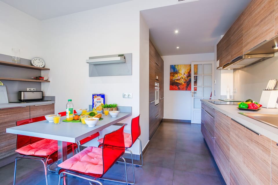 THE KITCHEN