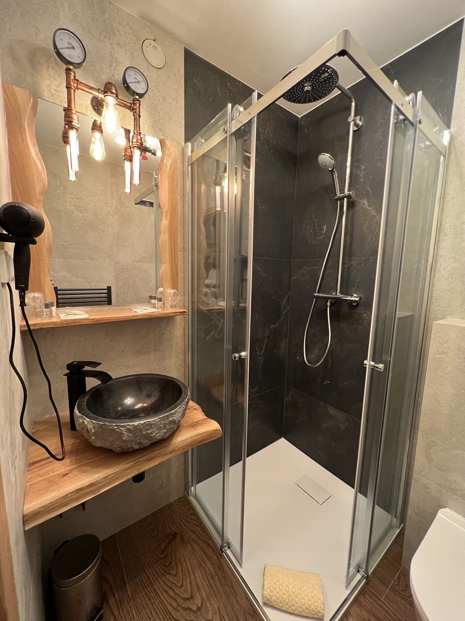 Standard Double or Twin Room (free public transport ticket) | Bathroom | Free toiletries, hair dryer, towels