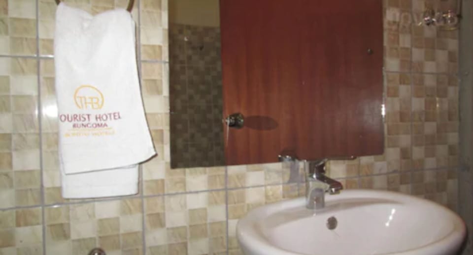 Bathroom sink