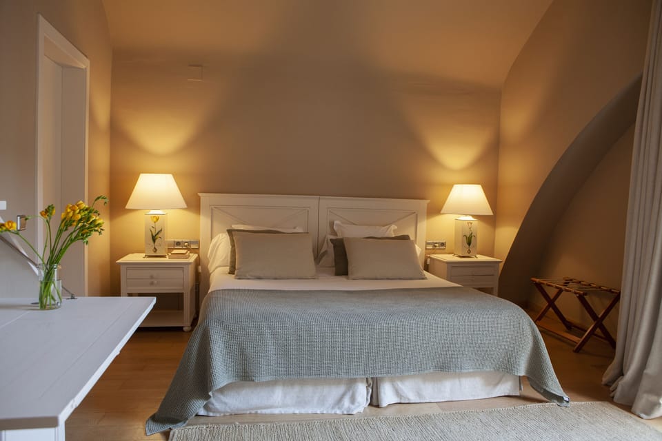 Double Room, Balcony | Minibar, in-room safe, desk, soundproofing