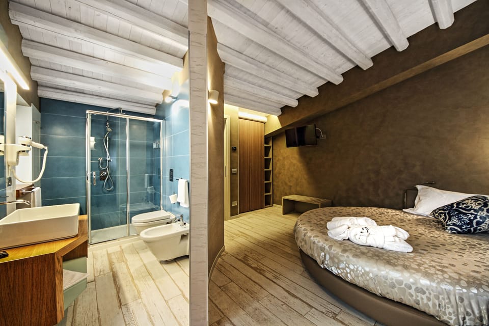 Deluxe Double Room | Minibar, in-room safe, desk, soundproofing