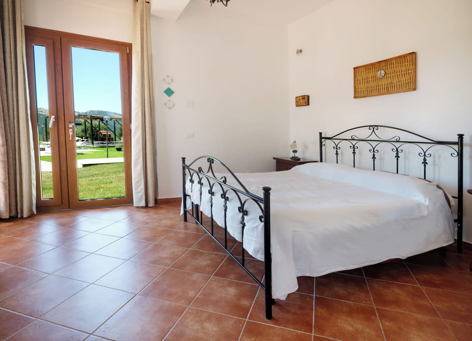 Comfort Room | Egyptian cotton sheets, free WiFi, bed sheets, wheelchair access