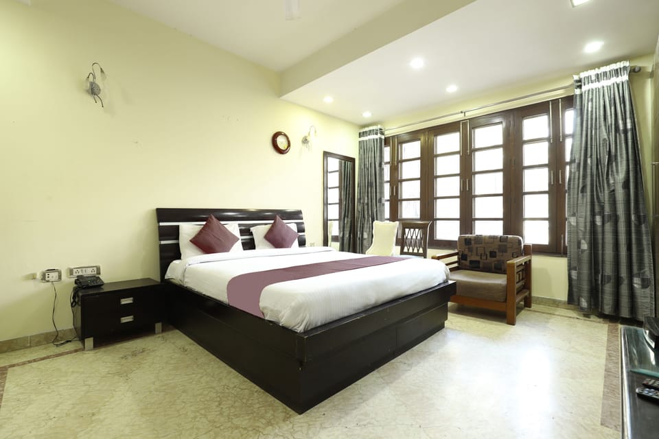 Deluxe Triple Room | Premium bedding, desk, soundproofing, iron/ironing board