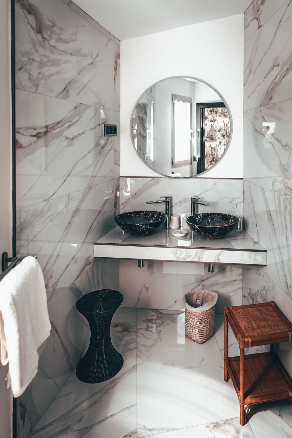 Suite (Alimea) | Bathroom | Free toiletries, hair dryer, bathrobes, slippers