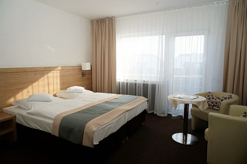 Superior Double Room, Balcony | 1 bedroom, in-room safe, desk, WiFi (free)