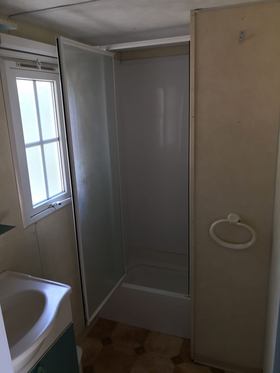 Mobile Home (Provence) | Bathroom | Shower