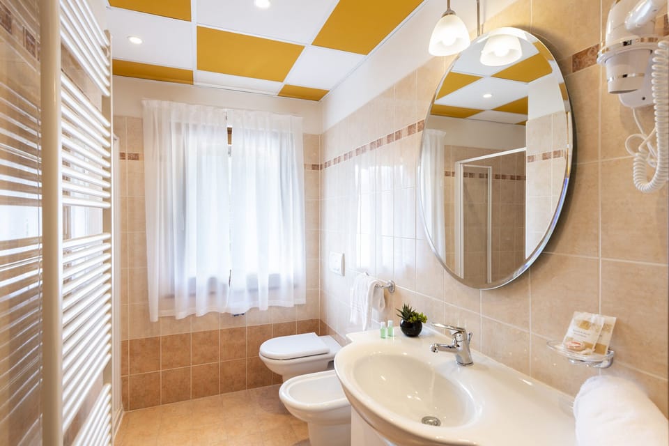 Junior Suite, Kitchenette | Bathroom | Shower, rainfall showerhead, hair dryer