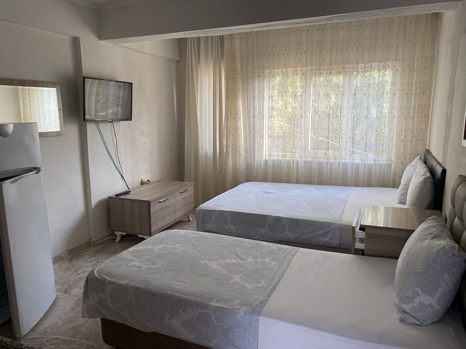 Economy Double Room | Desk, iron/ironing board, free WiFi