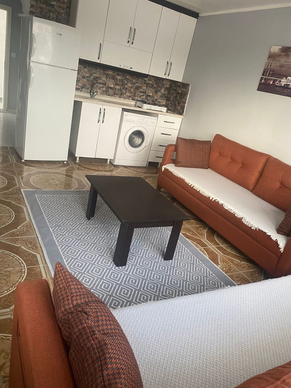 Family Room | Desk, iron/ironing board, free WiFi