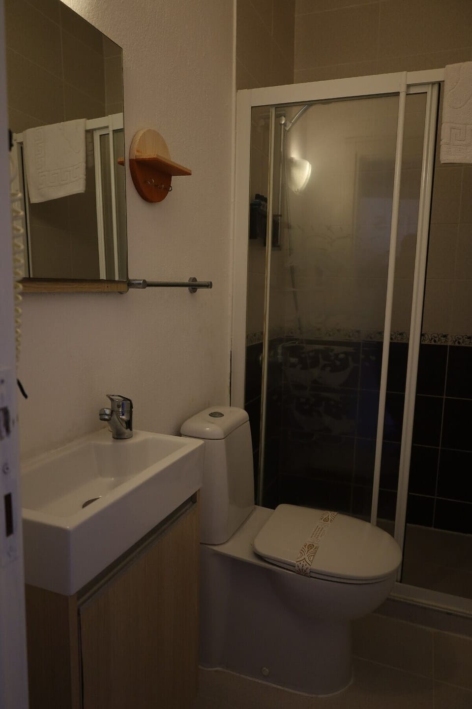 Standard Double Room | Bathroom | Shower, hair dryer, slippers