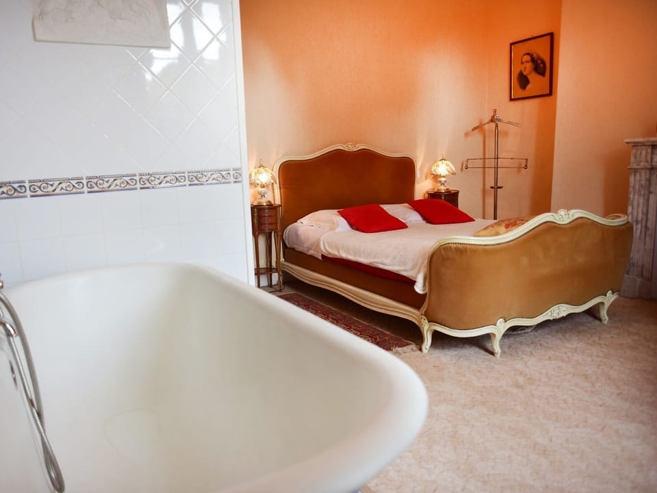 Classic Double Room, Courtyard View (Chambre Lion ) | Bathroom