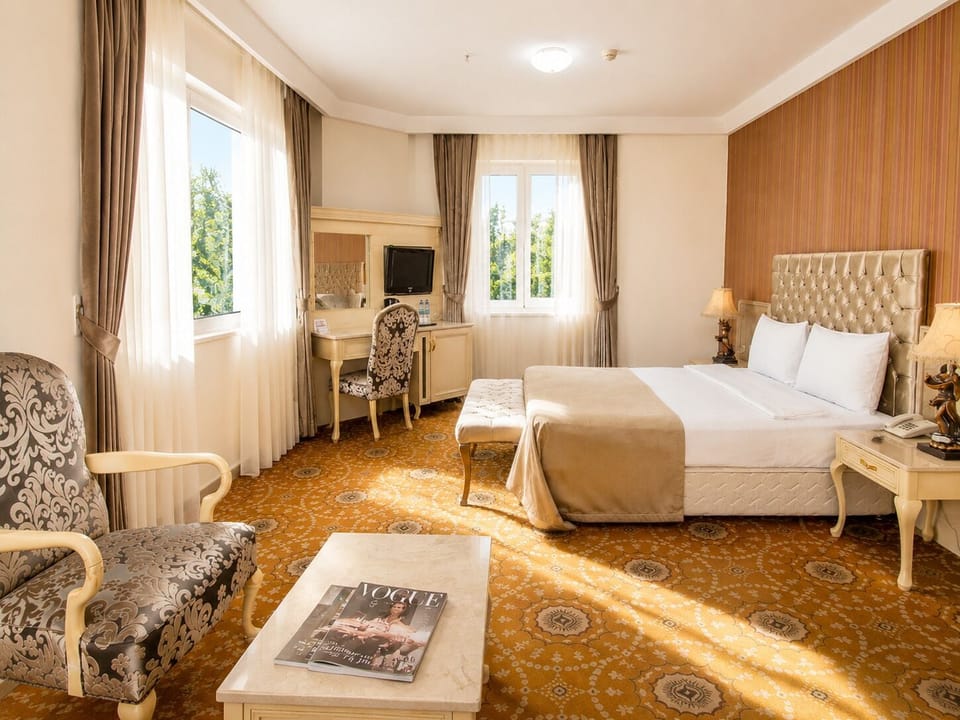 Junior Suite, 1 King Bed | Premium bedding, minibar, in-room safe, desk