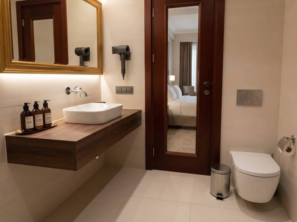 Deep soaking tub, free toiletries, hair dryer, bathrobes