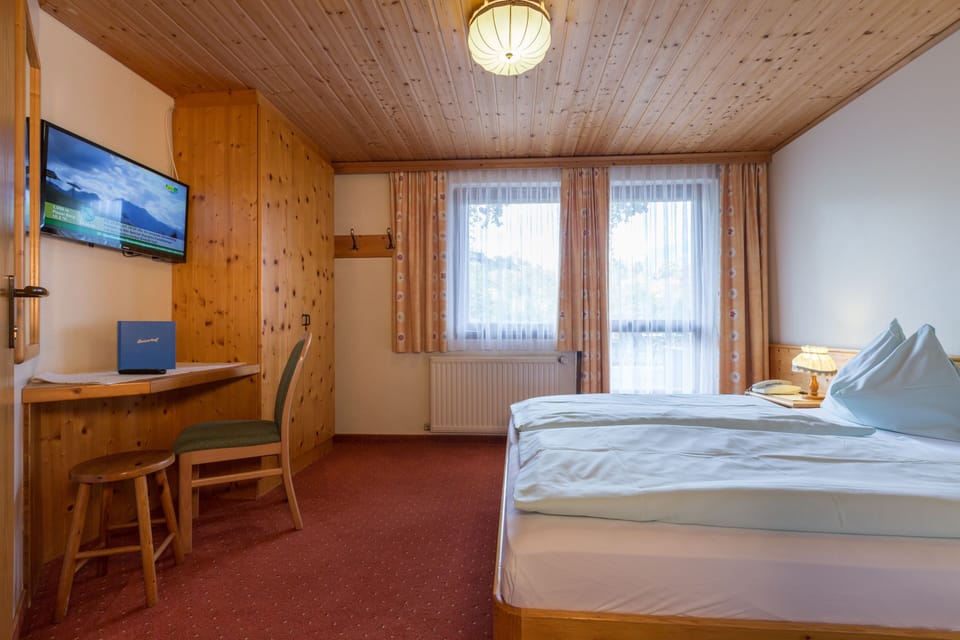 Double or Twin Room (Untertal) | Free rollaway beds, bed sheets