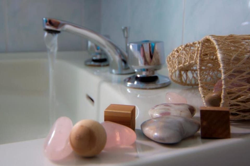 Shower, free toiletries, hair dryer, bidet