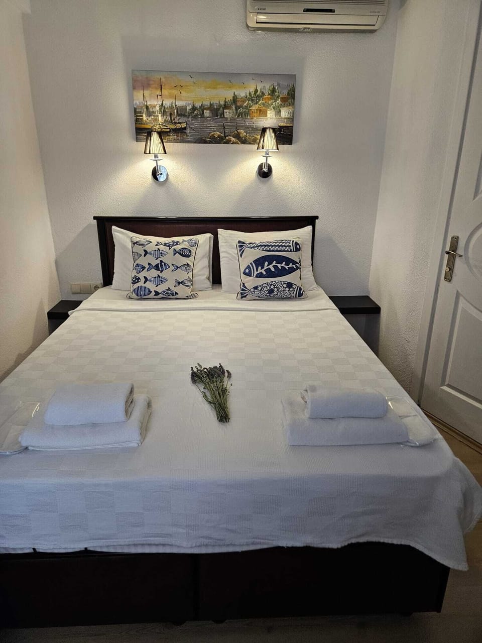 Economy Room | 1 bedroom, minibar, WiFi (free), bed sheets