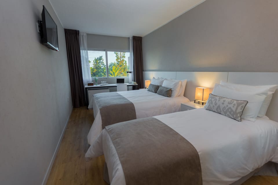 Minibar, free WiFi, bed sheets