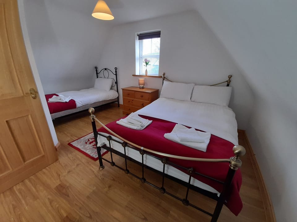 Traditional Cottage, 4 Bedrooms | 1 bedroom, premium bedding, blackout drapes, iron/ironing board