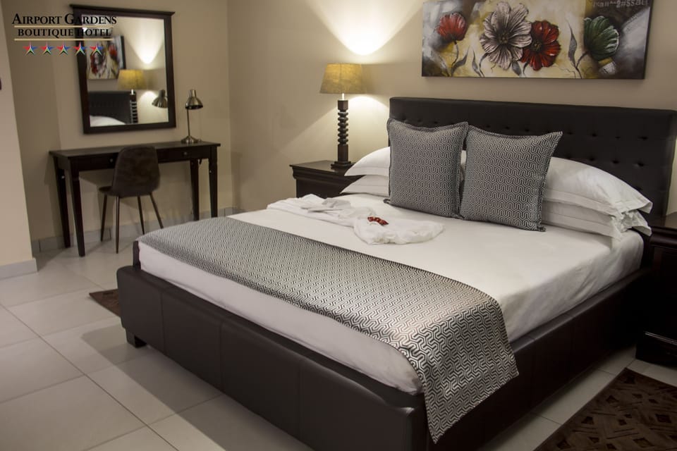 DeLuxe Executive Suite | Egyptian cotton sheets, premium bedding, down comforters, pillowtop beds