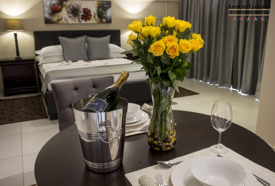 DeLuxe Executive Suite | In-room dining
