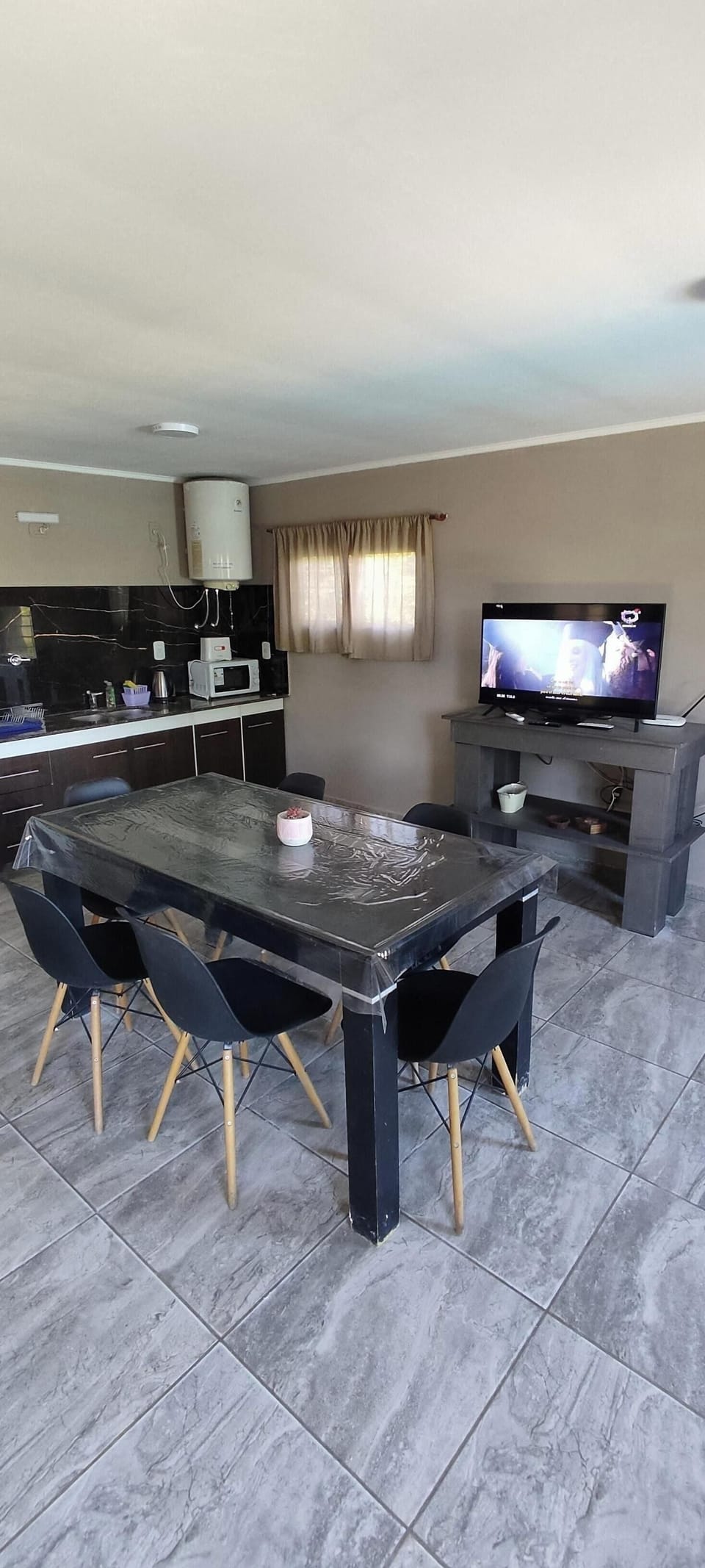 House, 2 Bedrooms | Private kitchen | Fridge, stovetop, coffee/tea maker, cookware/dishes/utensils