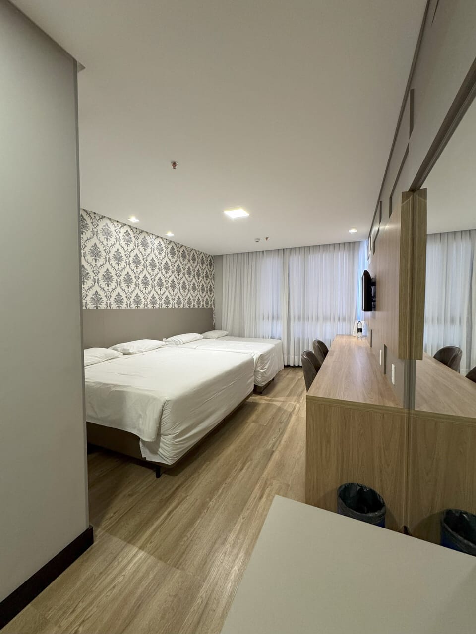 Superior Quadruple Room | Minibar, desk, free WiFi, bed sheets