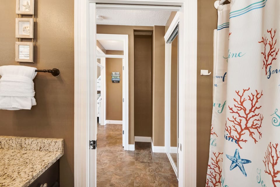 Master Bedroom bathroom