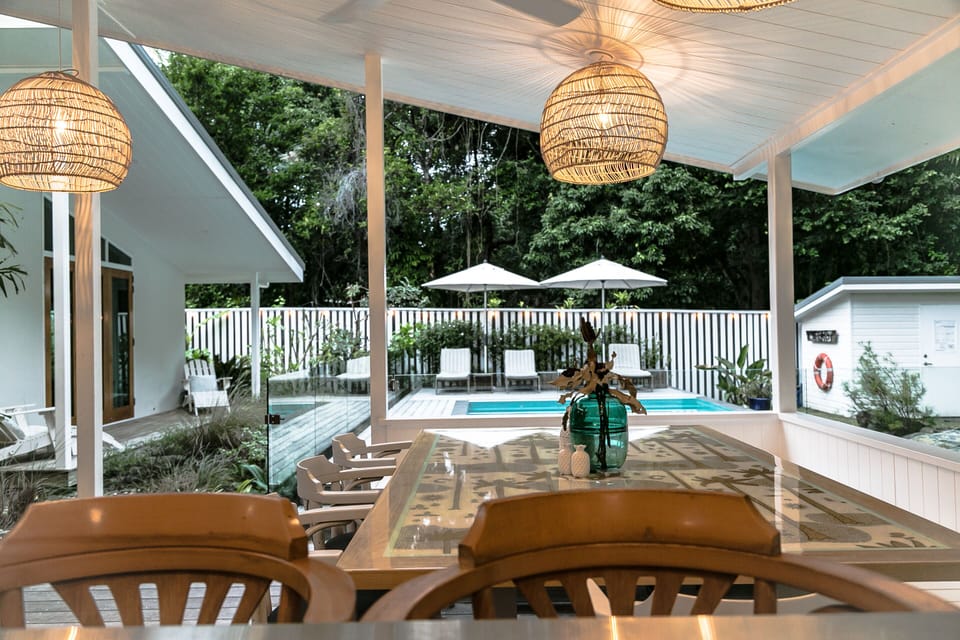 Tropical loving at its best with large undercover areas and sunny spots