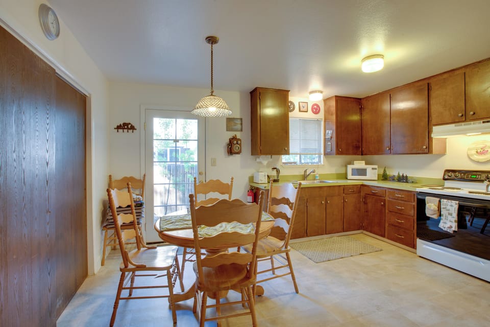 Kitchen | Dishware/Flatware | Wall Heater