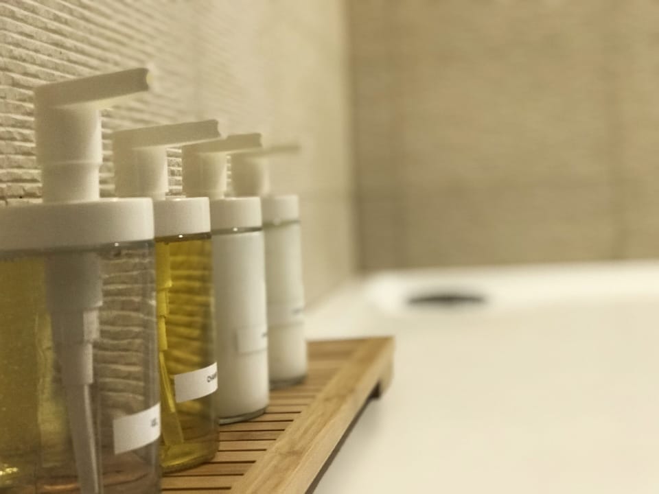 Bathroom amenities