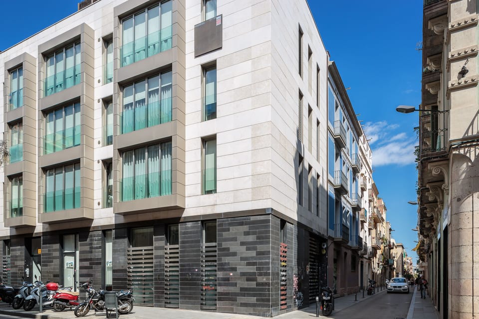 The duplex is located in a new, modern building in historic Gracia neighborhood