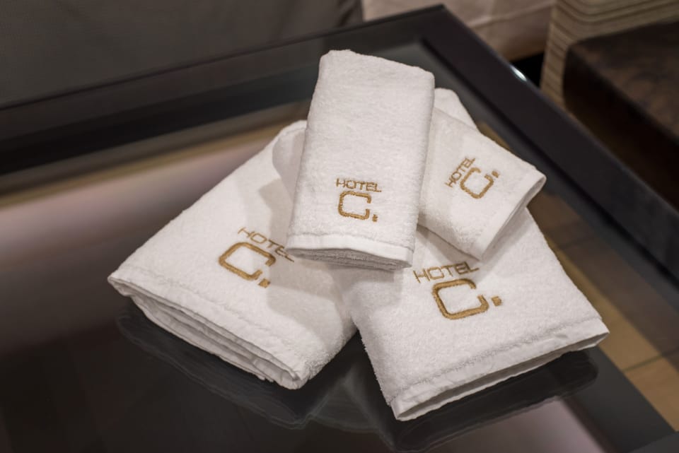 Separate tub and shower, jetted tub, free toiletries, hair dryer