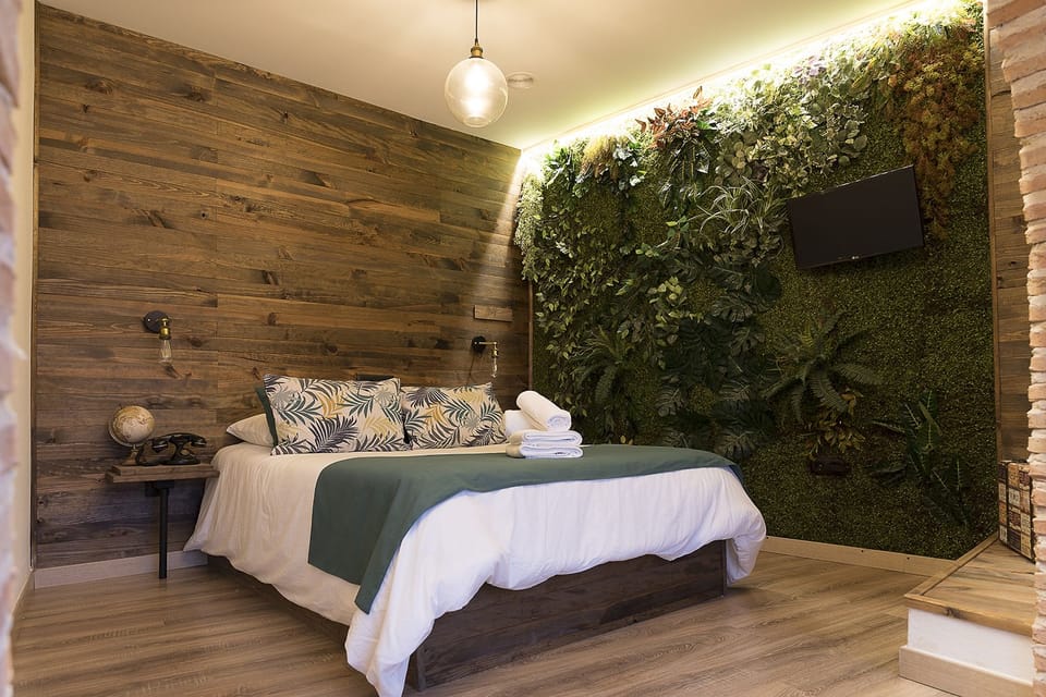 Superior Double Room | Laptop workspace, iron/ironing board, free WiFi, bed sheets