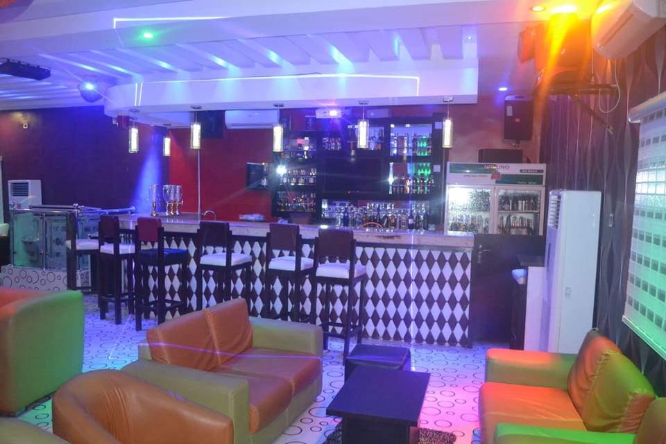 Mac Dove Lounge & Suites ltd Hotel in Lagos