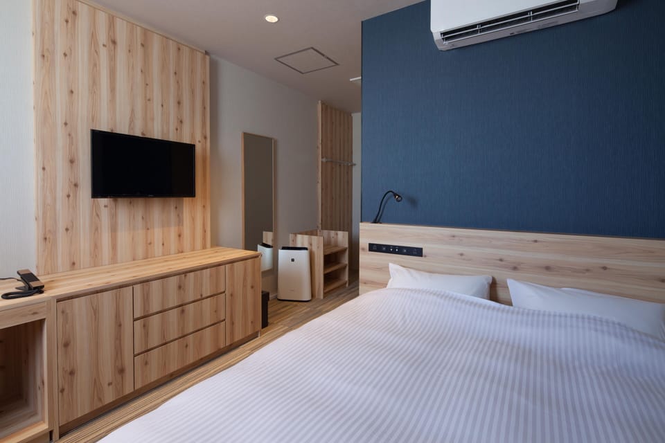 Double Room, 1 Double Bed, Non Smoking | In-room safe, soundproofing, WiFi (free)