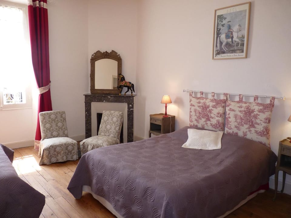 Desk, cribs/infant beds, free WiFi