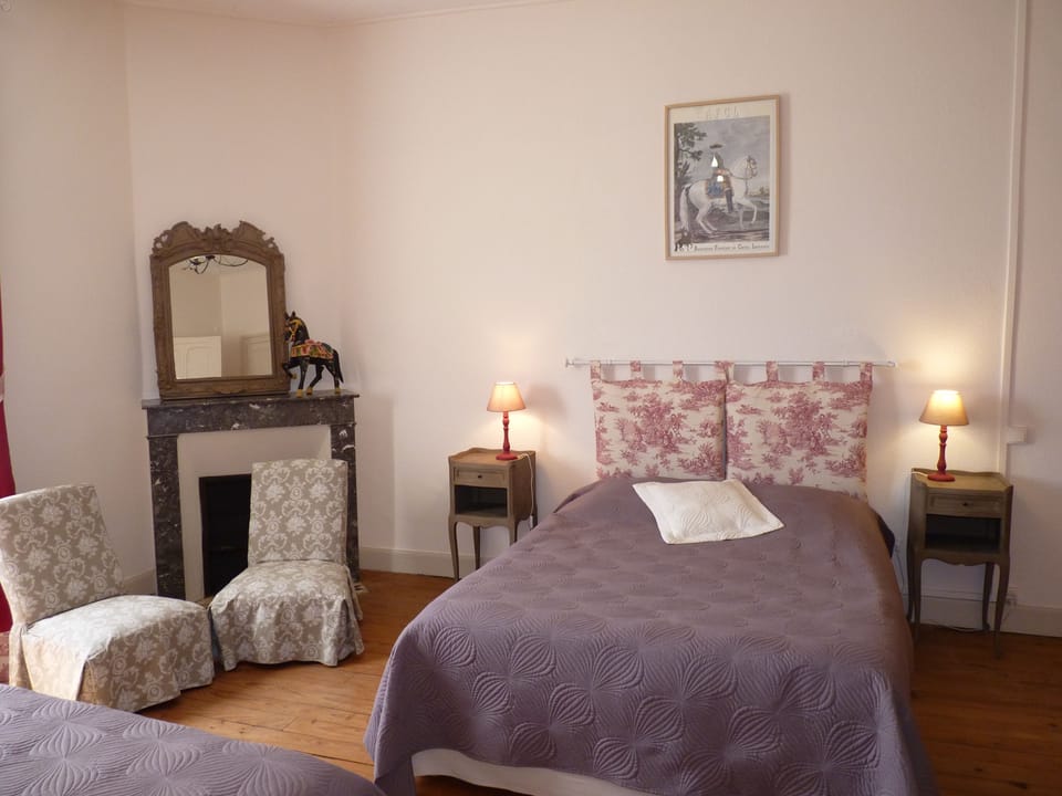Room (Pegase) | Desk, cribs/infant beds, free WiFi