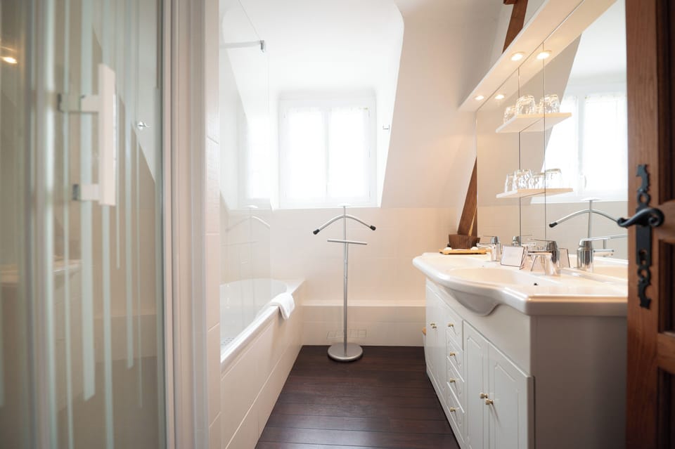 Quadruple Room | Bathroom | Free toiletries, hair dryer, towels, soap