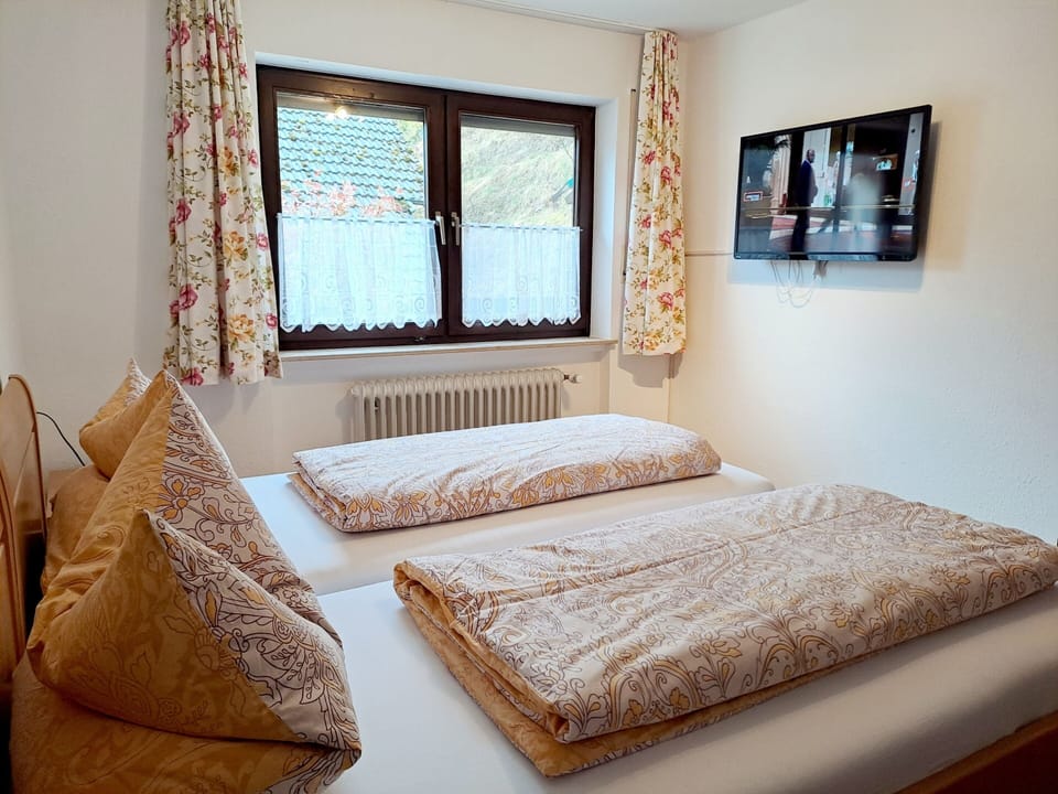 Basic Double Room, Ensuite (Klein)