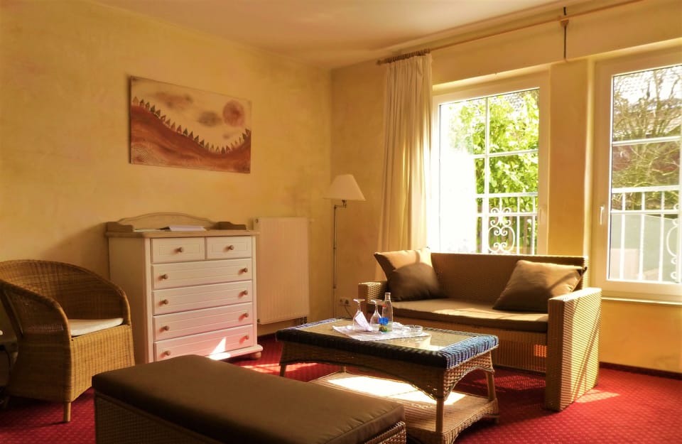Comfort Double Room (im Gästehaus-Schulhaus 20 m entfernt) | 1 bedroom, individually decorated, individually furnished, desk