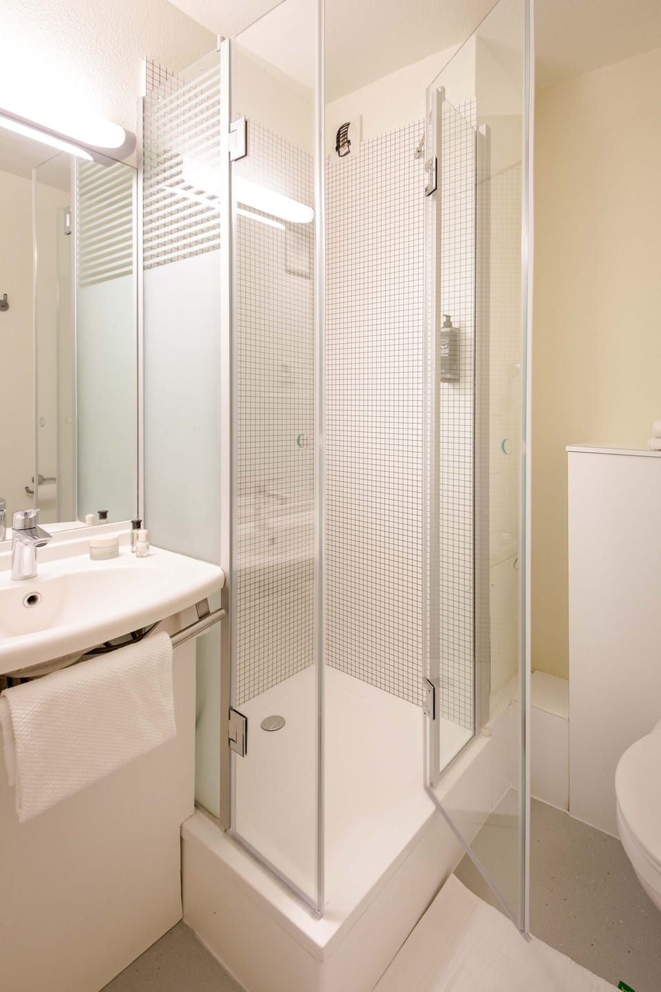 Triple Room, Multiple Beds | Bathroom | Shower, eco-friendly toiletries, towels